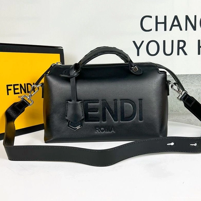 Vintage HOT ROMA Bag By Way In Leather Calf Boston Fendi Black Medium Logo The 0802